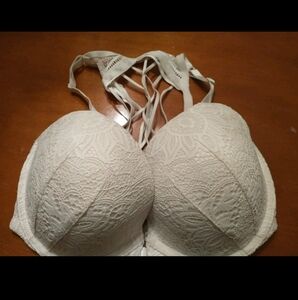 NWOT Victoria's Secret Very Sexy Lace Push Up Bra 32DDD Strappy Back